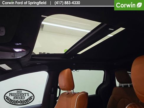 Used 2026 Chrysler Pacifica Pinnacle w/ Trailer Tow Group FWD image 26