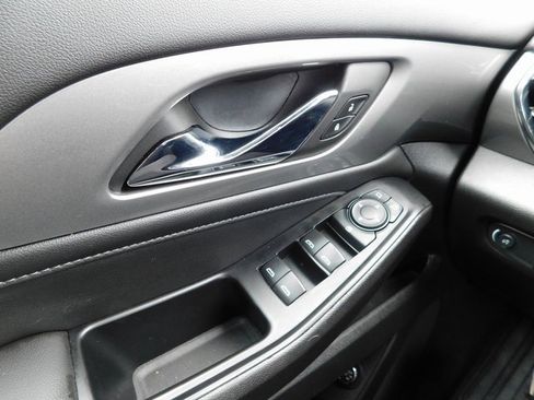 Used 2023 Chevrolet Traverse LT image 32