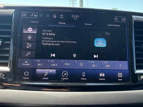 Used 2024 Chrysler Pacifica Touring-L FWD image 16