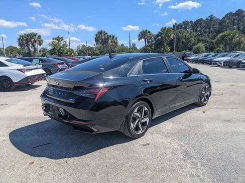 Used 2022 Hyundai Elantra Limited FWD image 3