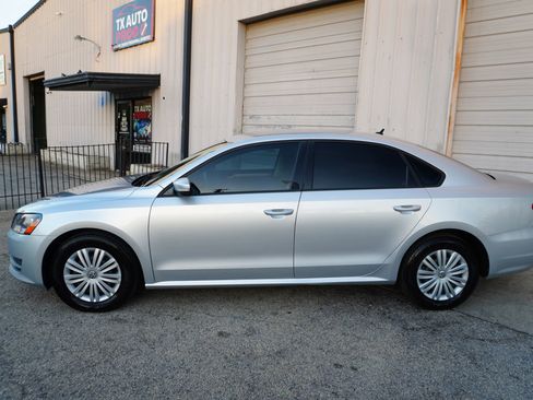 Used 2014 Volkswagen Passat 1.8T S image 3