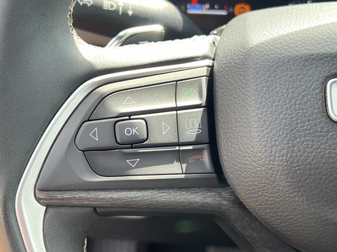 Used 2024 Jeep Grand Cherokee Limited RWD image 32