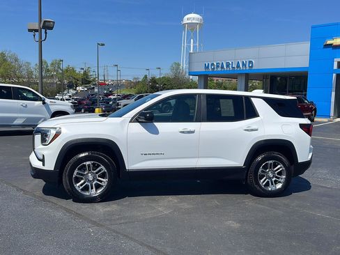 Used 2025 GMC Terrain Elevation image 2