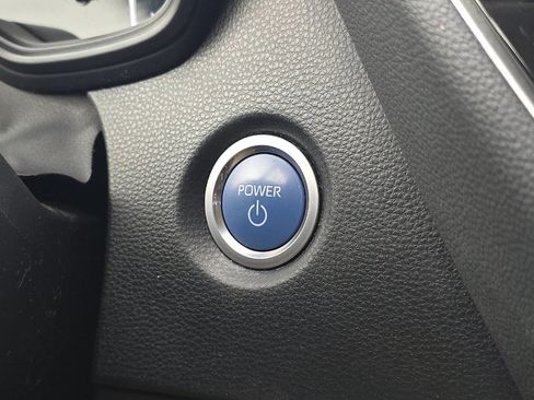 Used 2021 Toyota Corolla LE FWD image 18
