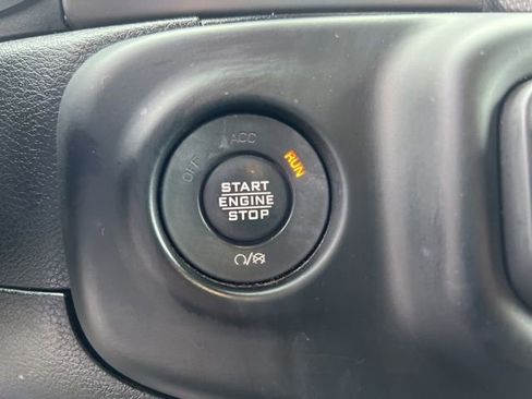 Used 2021 Jeep Gladiator Sport image 31