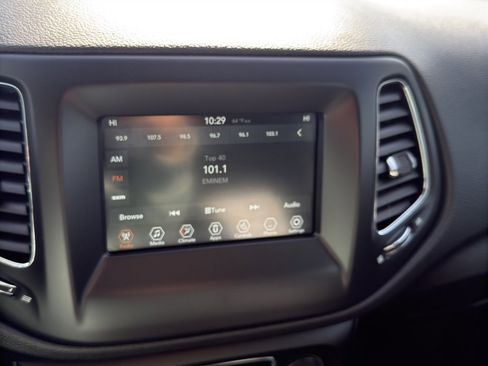 Used 2020 Jeep Compass Latitude w/ Cold Weather Group image 18