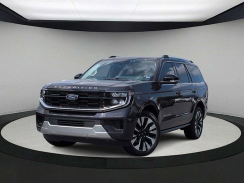 Used 2025 Ford Expedition Platinum w/ Driver's Package AWD/4WD image 1