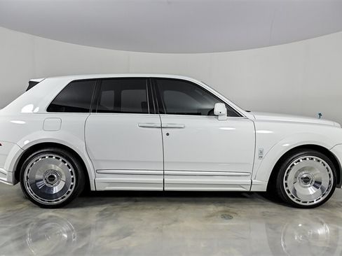 Used 2023 Rolls-Royce Cullinan AWD/4WD image 11