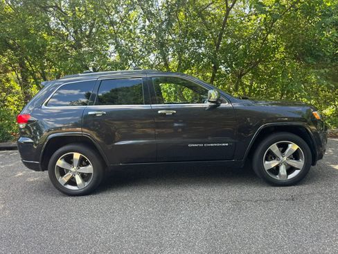 Used 2015 Jeep Grand Cherokee Overland w/ Advanced Technology Group AWD/4WD image 4