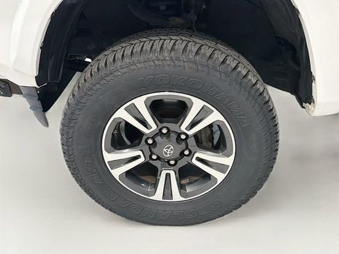 Used 2017 Toyota Tacoma TRD Sport w/ Tow Package image 24