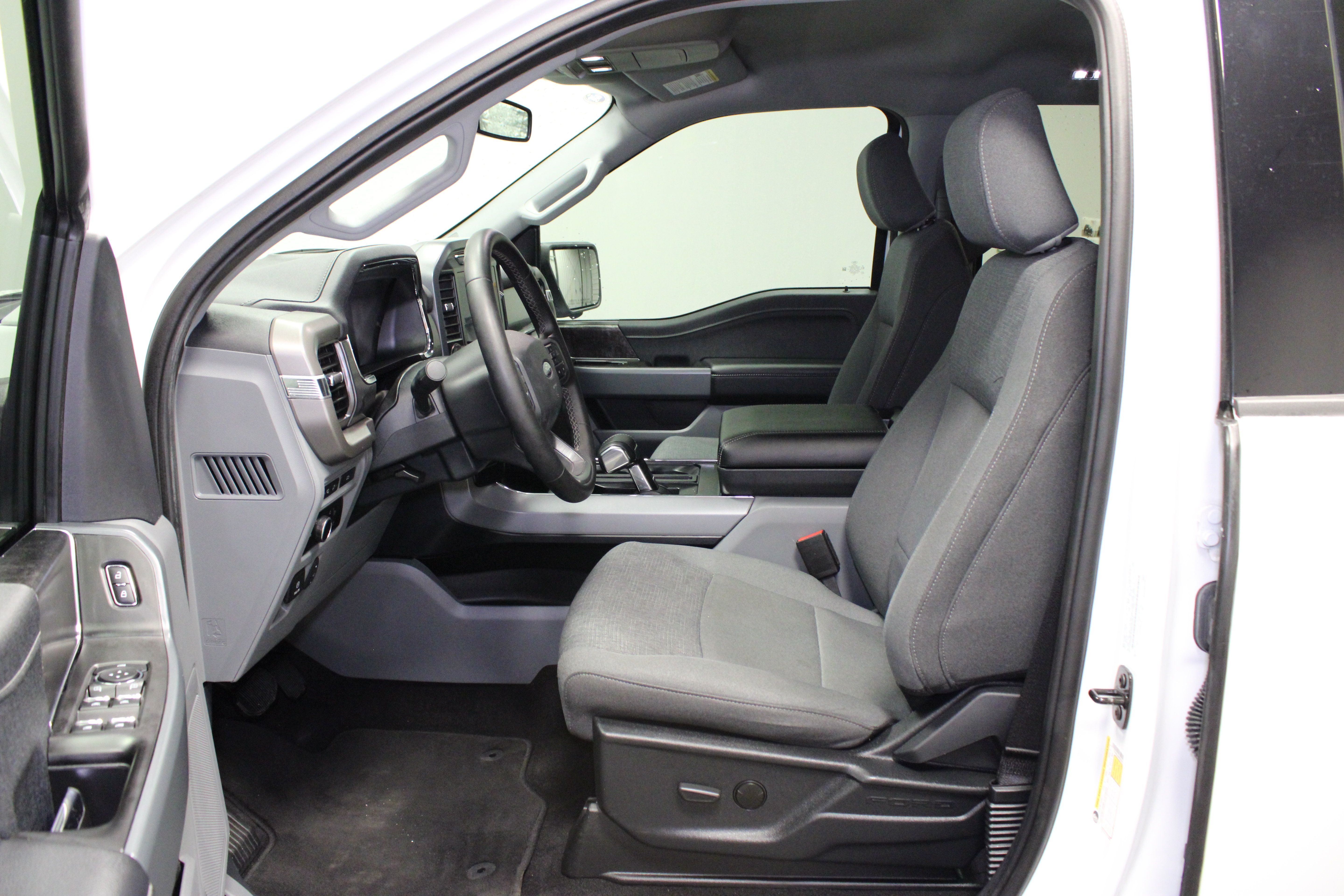 Used 2024 Ford F150 Lightning XLT AWD/4WD image 19