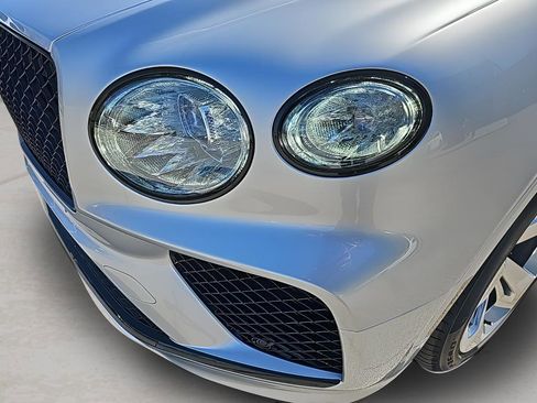 New 2024 Bentley Bentayga image 9