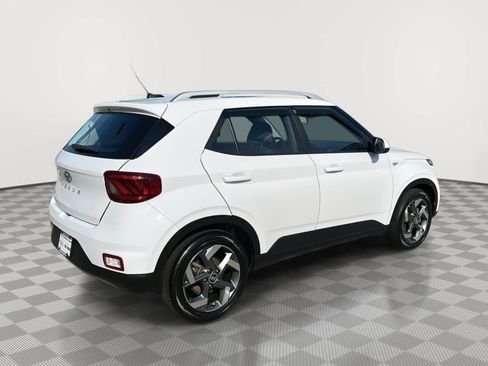 Used 2023 Hyundai Venue SEL FWD image 5
