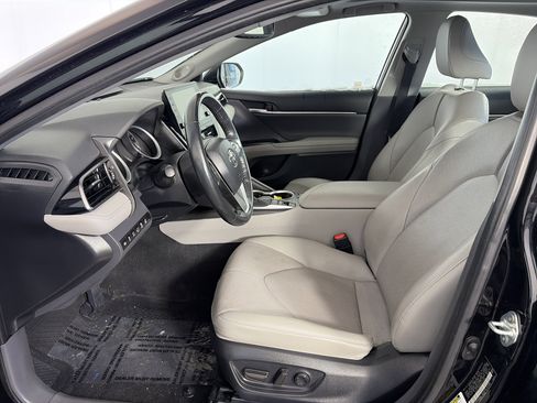 Used 2024 Toyota Camry XLE image 6