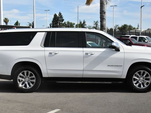 Used 2022 Chevrolet Suburban Premier RWD image 9