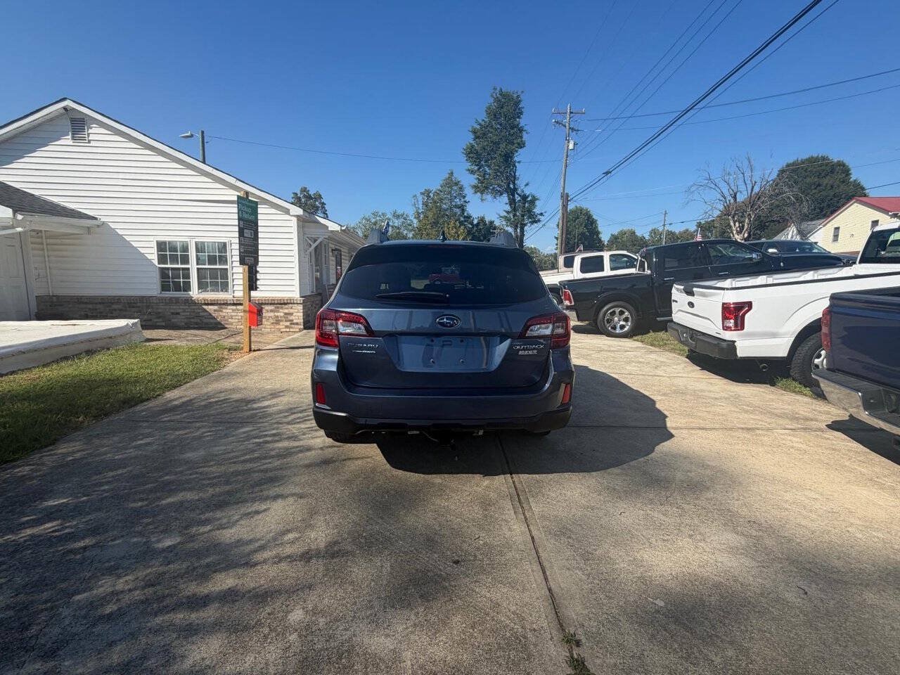 Used 2016 Subaru Outback 2.5i Limited AWD/4WD image 4