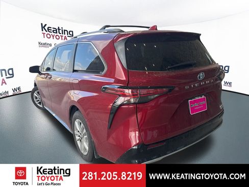 Used 2023 Toyota Sienna Limited image 5