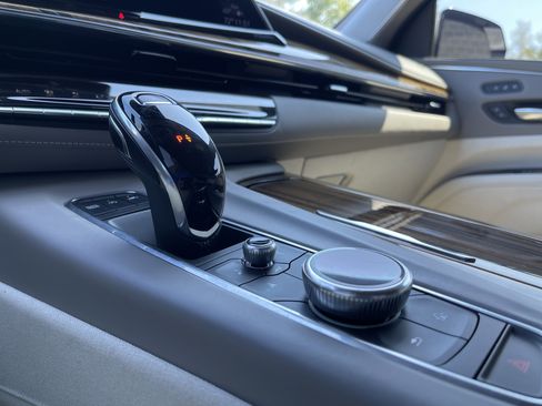 Used 2022 Cadillac Escalade Premium Luxury Platinum image 34