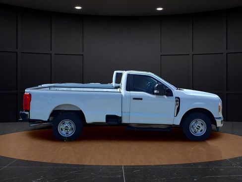 New 2023 Ford F250 XL w/ XL Chrome Package RWD image 2