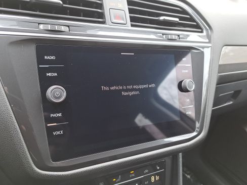 Used 2024 Volkswagen Tiguan SE image 24