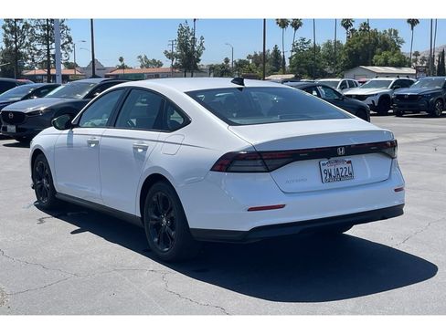 Certified 2025 Honda Accord SE image 3
