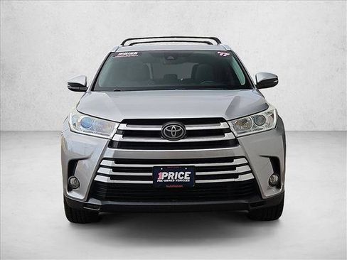 Used 2017 Toyota Highlander XLE AWD/4WD image 2