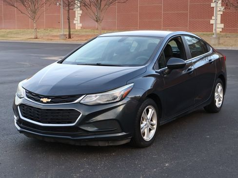 Used 2017 Chevrolet Cruze LT w/ Convenience Package image 24