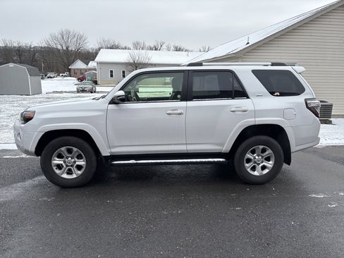 Used 2024 Toyota 4Runner SR5 Premium image 7