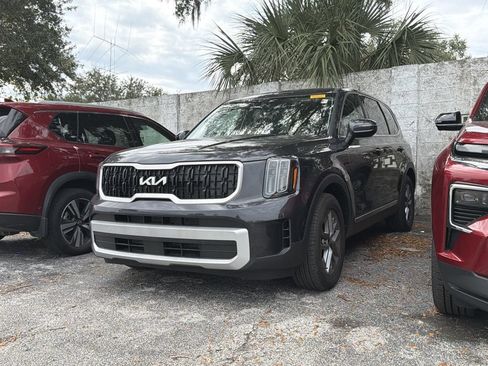 Used 2025 Kia Telluride LX FWD image 3