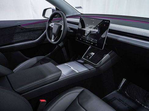 Used 2026 Tesla Model Y Long Range image 14