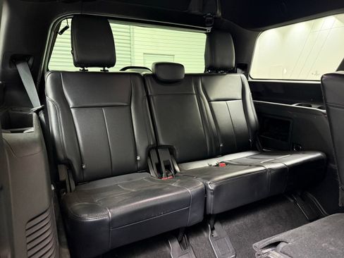 Used 2019 Ford Expedition XLT w/ Equipment Group 201A AWD/4WD image 28