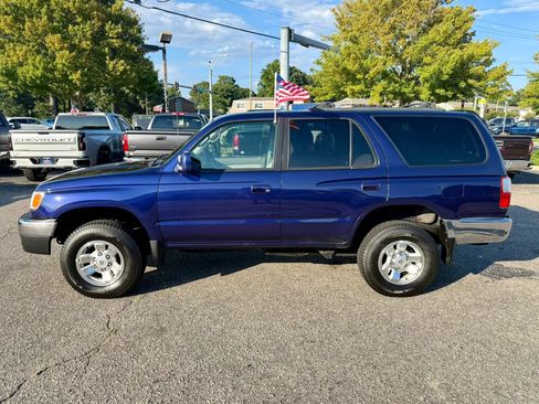 Used 2002 Toyota 4Runner SR5 AWD/4WD image 2