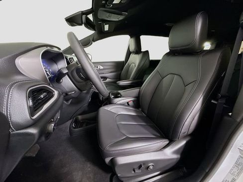 New 2026 Chrysler Pacifica Select image 20
