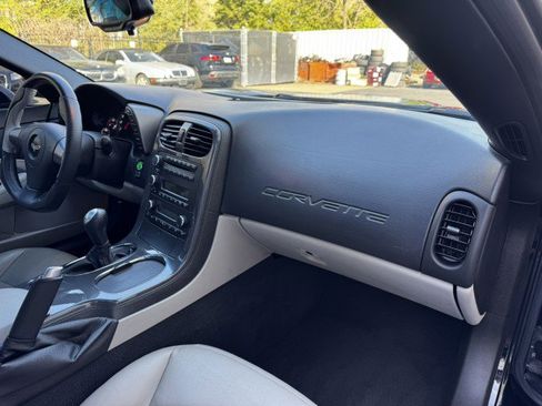 Used 2006 Chevrolet Corvette Coupe w/ Performance Package image 27