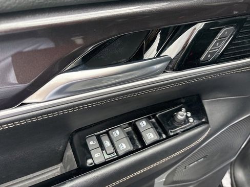 Used 2024 Jeep Wagoneer L Base image 19