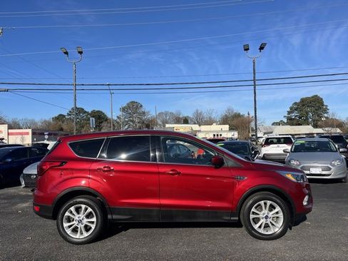Used 2019 Ford Escape SE image 9