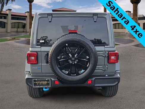 Used 2022 Jeep Wrangler Unlimited Sahara w/ Cold Weather Group image 7