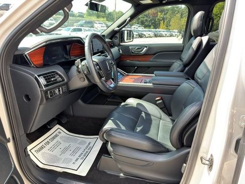Used 2024 Lincoln Navigator Premiere AWD/4WD image 16