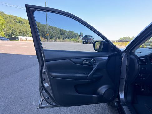 Used 2017 Nissan Rogue SV w/ Midnight Edition FWD image 9