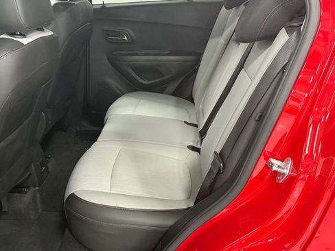 Used 2020 Chevrolet Trax LT w/ LT Convenience Package image 24