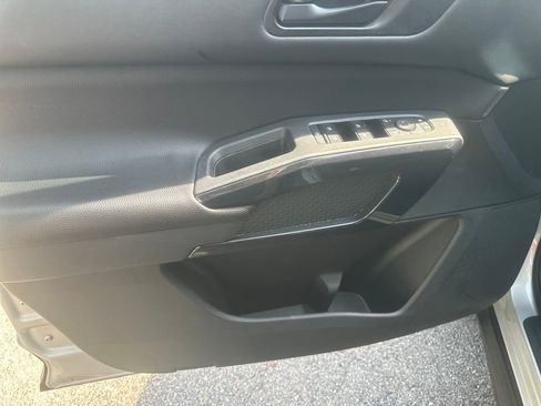 Used 2025 Nissan Pathfinder SV AWD/4WD image 17