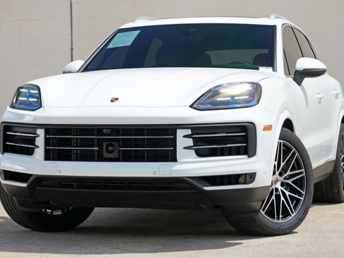Used 2025 Porsche Cayenne w/ Premium Package Plus AWD/4WD image 3