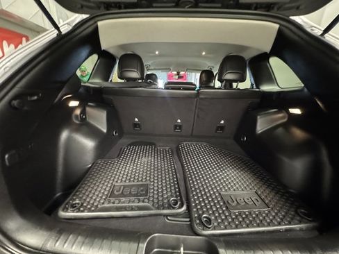 Used 2019 Jeep Cherokee Trailhawk w/ Cold Weather Group image 14