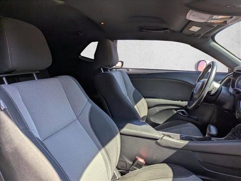 Used 2015 Dodge Challenger SXT image 27