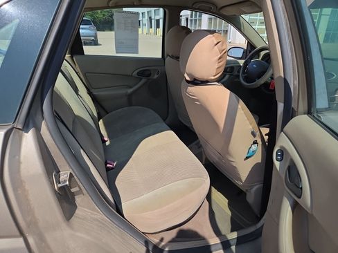 Used 2003 Ford Focus SE FWD image 14
