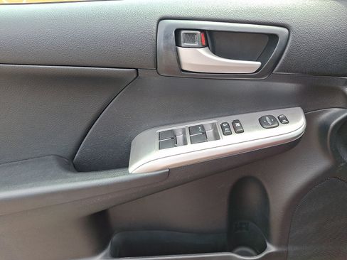 Used 2014 Toyota Camry SE FWD image 13