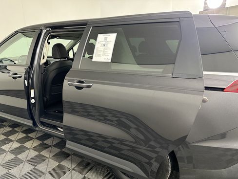 Used 2026 Kia Carnival FWD image 27