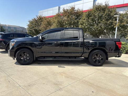Used 2023 Nissan Titan SV w/ SV Convenience Package RWD image 9