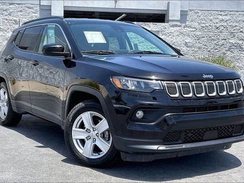 Used 2022 Jeep Compass Latitude FWD image 12