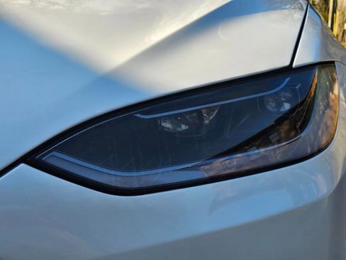 Used 2024 Tesla Model X Plaid image 27